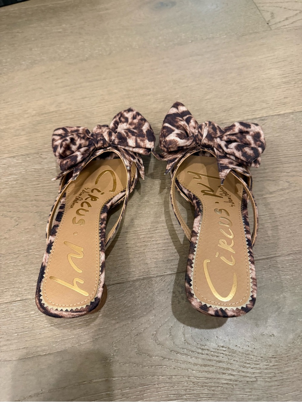 Circus by Sam Edelman Natalina Leopard-Print Bow Slide Heel Sandals Mules Sz 7.5 - Picture 4 of 5